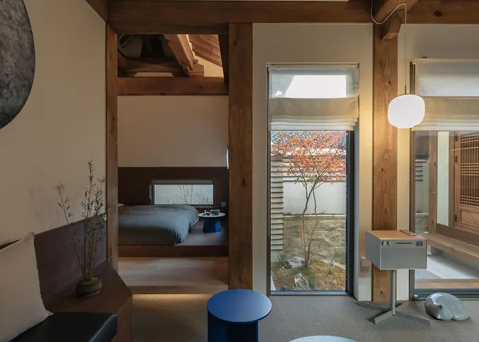 別荘 New Primium Hanok Stay, 한옥독채 서촌별당- 경복궁역 도보 5분