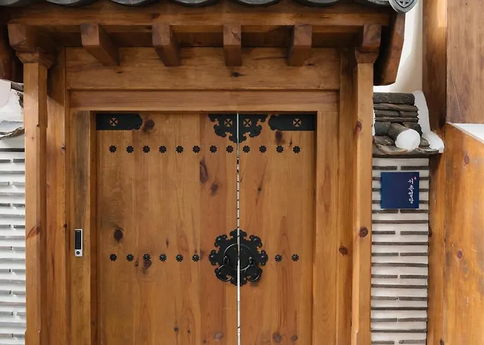 別荘 New Primium Hanok Stay, 한옥독채 서촌별당- 경복궁역 도보 5분