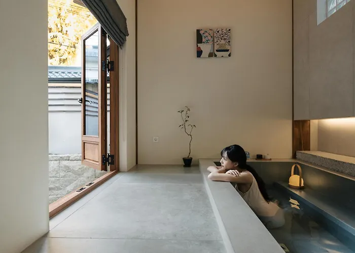 New Primium Hanok Stay, 한옥독채 서촌별당- 경복궁역 도보 5분 Hébergement de vacances *