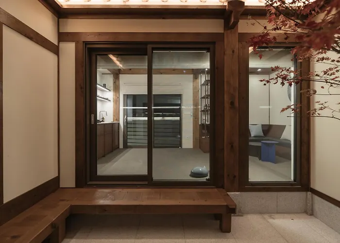 別荘 New Primium Hanok Stay, 한옥독채 서촌별당- 경복궁역 도보 5분 *