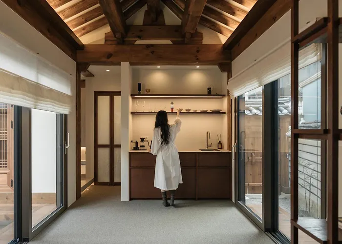 別荘 New Primium Hanok Stay, 한옥독채 서촌별당- 경복궁역 도보 5분 ソウル特別市