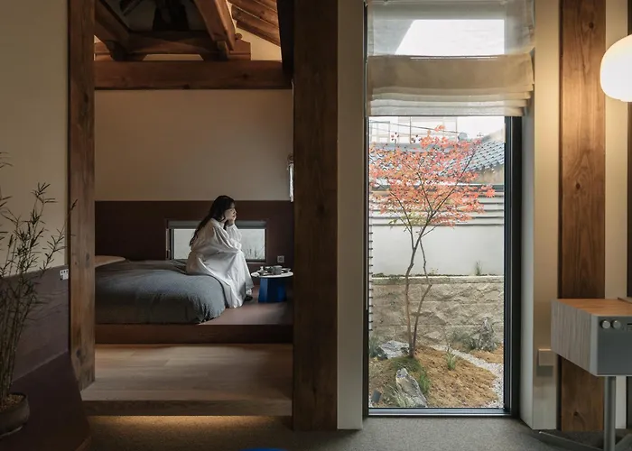New Primium Hanok Stay, 한옥독채 서촌별당- 경복궁역 도보 5분 *