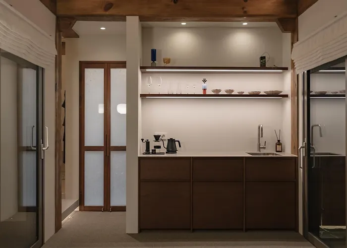 New Primium Hanok Stay, 한옥독채 서촌별당- 경복궁역 도보 5분 Séoul
