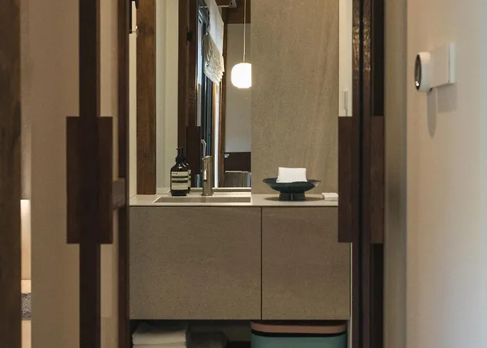 New Primium Hanok Stay, 한옥독채 서촌별당- 경복궁역 도보 5분 * ソウル特別市