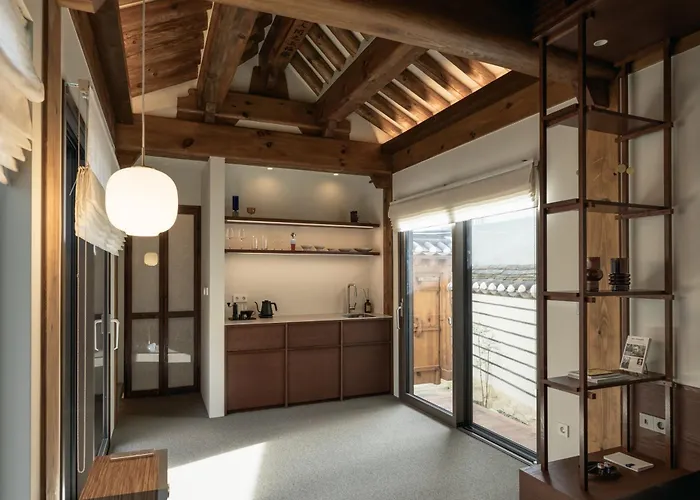 New Primium Hanok Stay, 한옥독채 서촌별당- 경복궁역 도보 5분 Hébergement de vacances