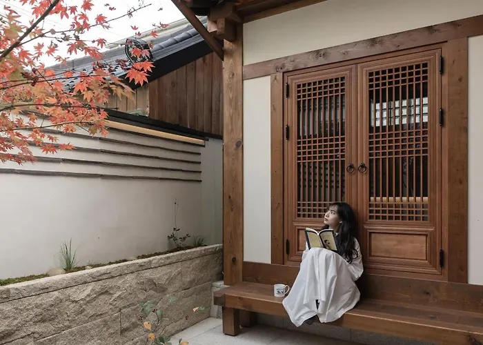 New Primium Hanok Stay, 한옥독채 서촌별당- 경복궁역 도보 5분 *