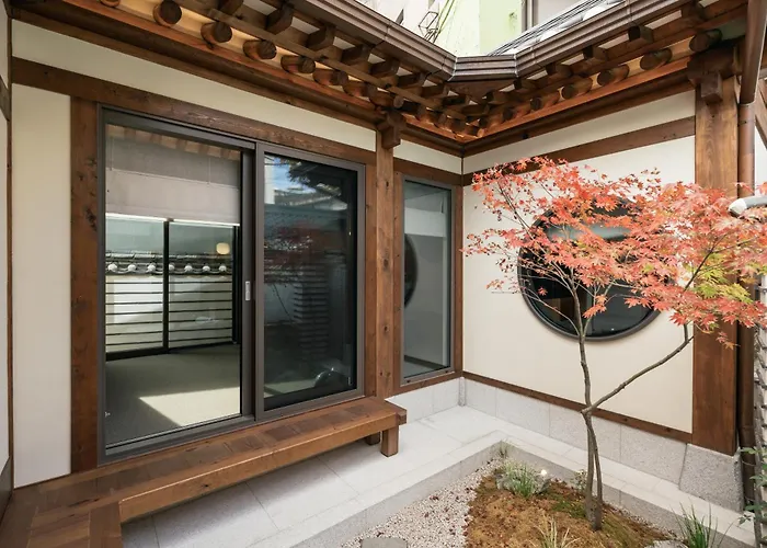 New Primium Hanok Stay, 한옥독채 서촌별당- 경복궁역 도보 5분 * Séoul