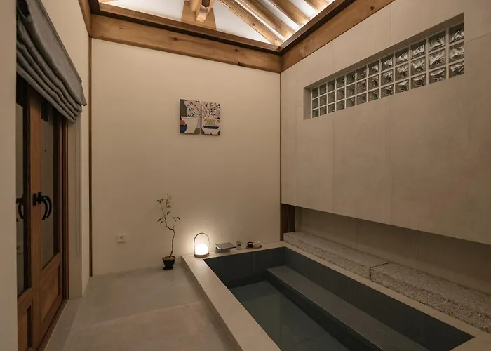 New Primium Hanok Stay, 한옥독채 서촌별당- 경복궁역 도보 5분 別荘