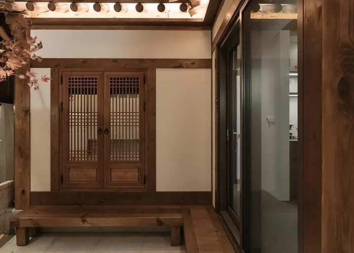 New Primium Hanok Stay, 한옥독채 서촌별당- 경복궁역 도보 5분 Hébergement de vacances