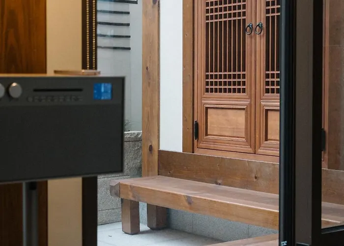 New Primium Hanok Stay, 한옥독채 서촌별당- 경복궁역 도보 5분 * Séoul