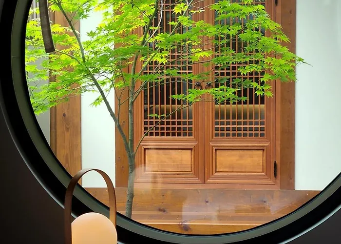 New Primium Hanok Stay, 한옥독채 서촌별당- 경복궁역 도보 5분