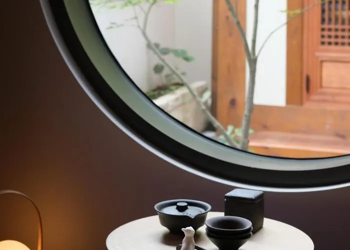New Primium Hanok Stay, 한옥독채 서촌별당- 경복궁역 도보 5분 別荘 ソウル特別市