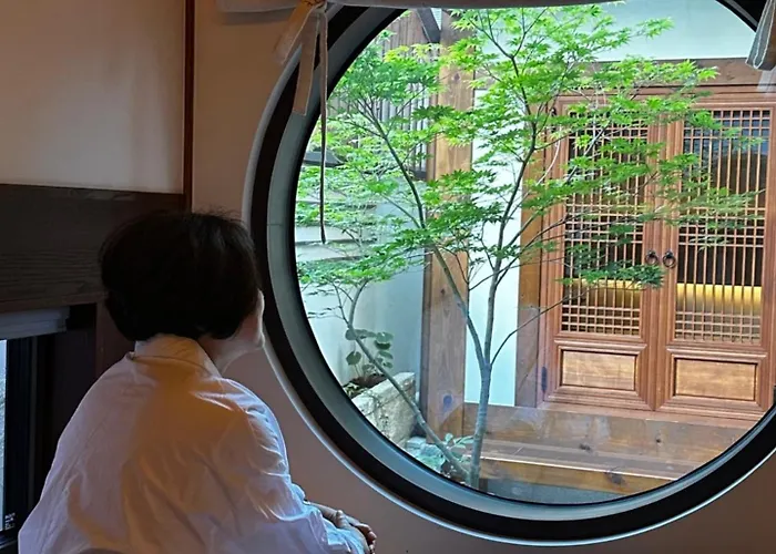 別荘 New Primium Hanok Stay, 한옥독채 서촌별당- 경복궁역 도보 5분 ソウル特別市