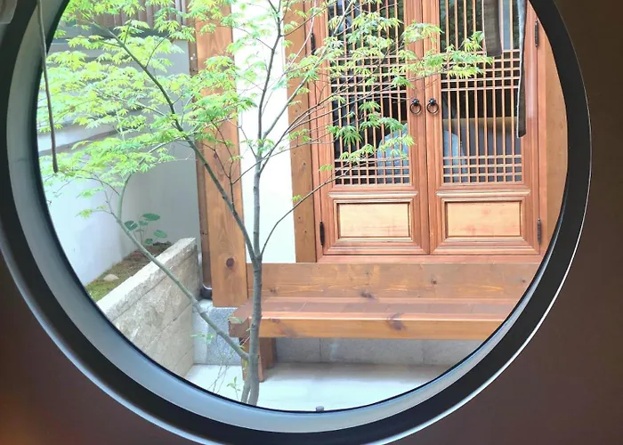 New Primium Hanok Stay, 한옥독채 서촌별당- 경복궁역 도보 5분 Séoul